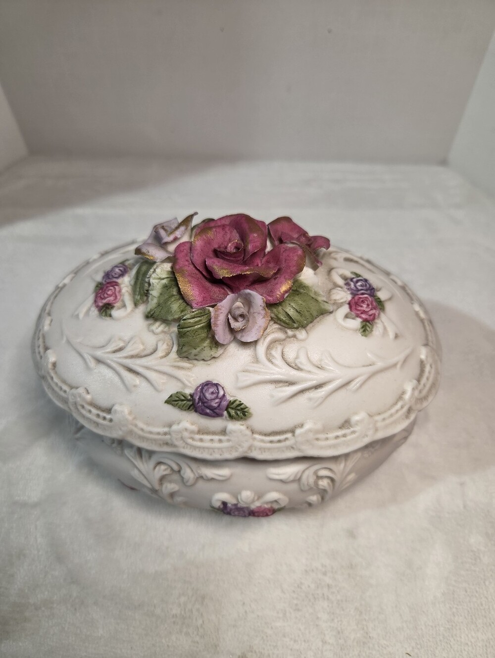 Source Unknown White Floral Ceramic Trinket Box with Pink and Purple Roses